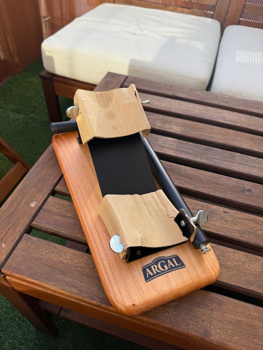 Tábua de madeira de cortar presunto nova