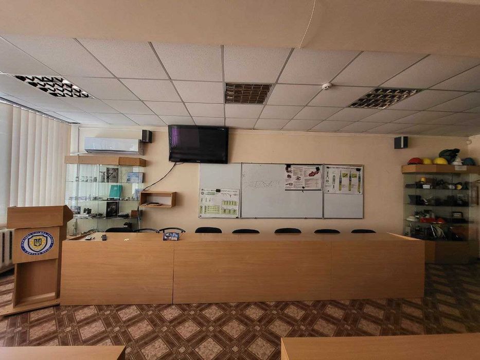 Оренда офісних приміщень 173 кв. з бомбосховищем у будівлі.