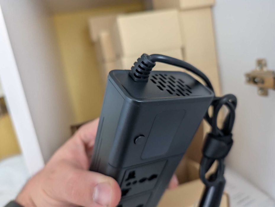 Автомобільний інвертор 12V-220V (200W) з PD 30W та QC 3.0 — РОЗПРОДАЖ