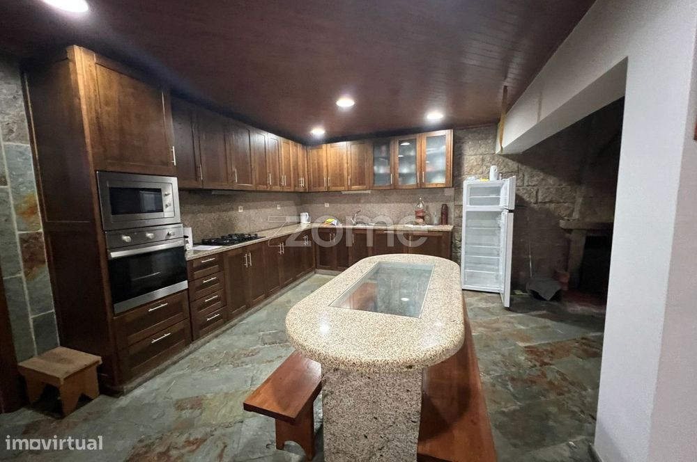 Moradia T4 com 4 Suites em Águas Frias – A 10 Minutos de Chaves