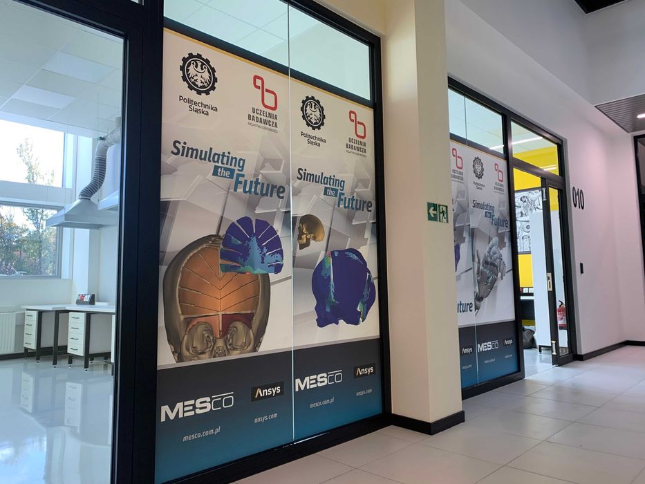 Oklejanie witryn sklepowych, szyb, folią mrożoną, napisami, wydrukami