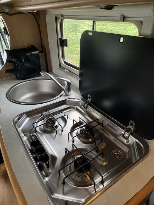 Autocaravana Espaçosa e Compacta – 6 Lugares, 100% Autónoma, com muitos Extras, Pronta a Viajar