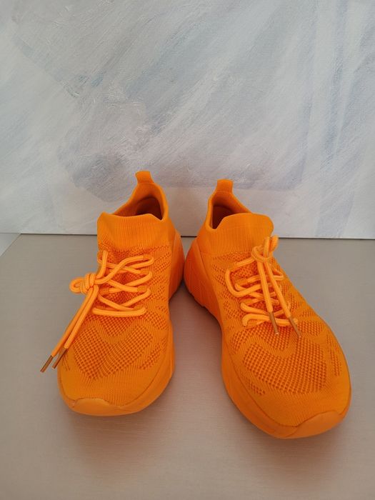 Nowe materiałowe buty sportowe rozmiar 39
