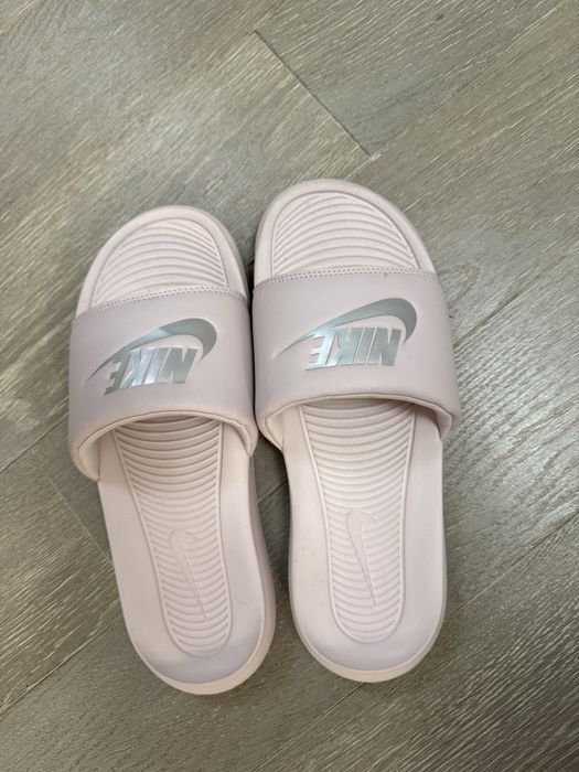 шьопанці nike рожеві