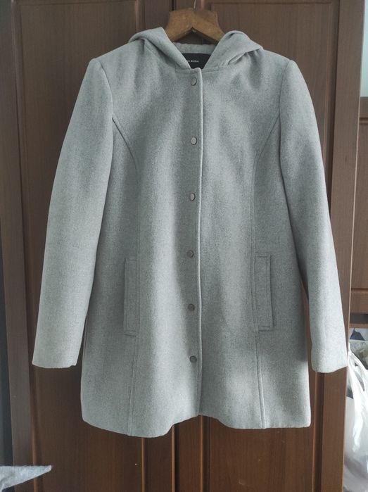 Сіре осіннє пальто