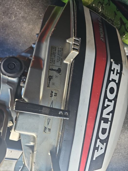 Motor fora de bordo HONDA BF 9.9 — 4 Tempos — Veio curto — Impecável