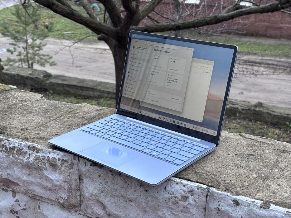 Microsoft Surface Laptop Go 12.4" ( Intel i5 10th Gen, 8gb, 128SSD)