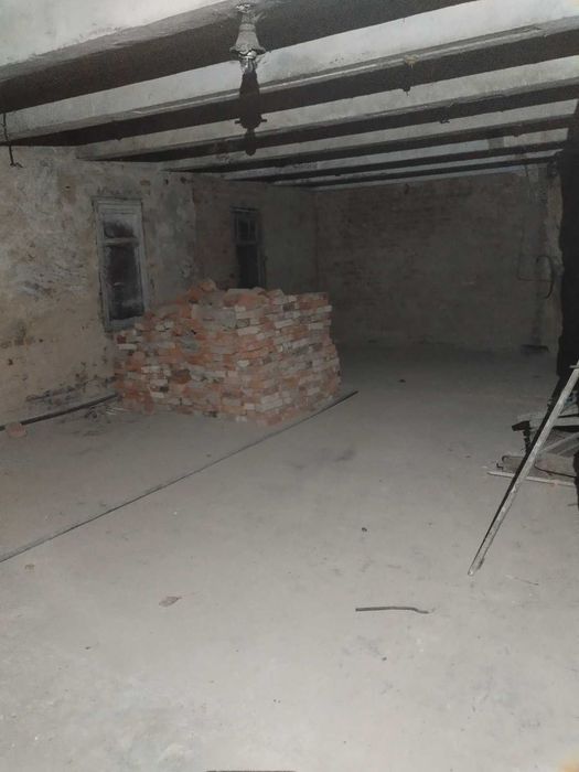 Продам приміщення 296,6 м² — центр Пулин