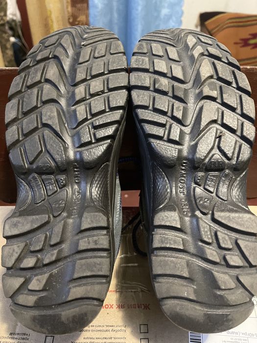 Взуття шкіряне кросівки міцні