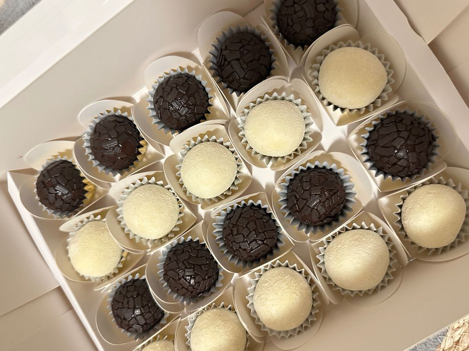 Doces personalizados - Brigadeiros e mini cale donuts