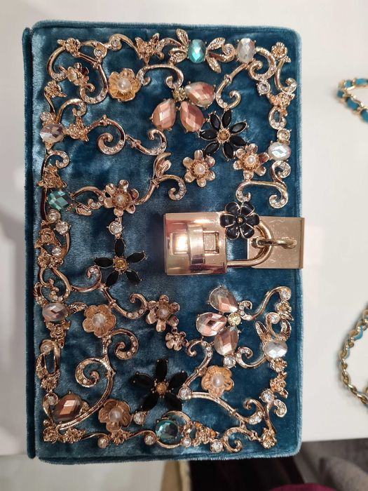 Clutch de cerimónia tipo caixa Novo