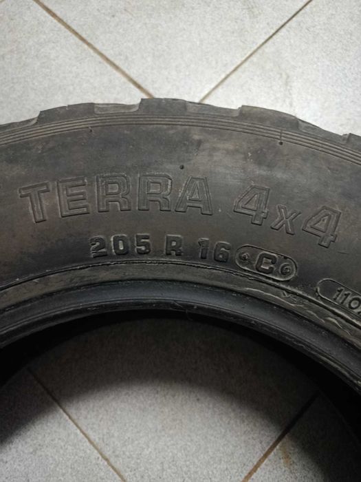 2 Pneus 4x4 Camac usados