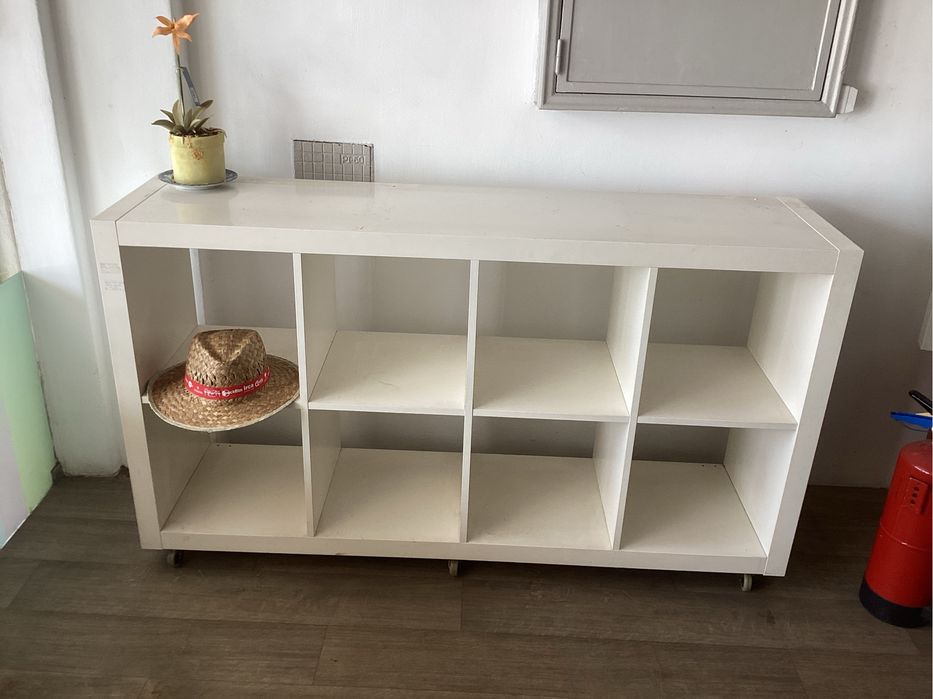 Movel com prateleiras 77x147cm
