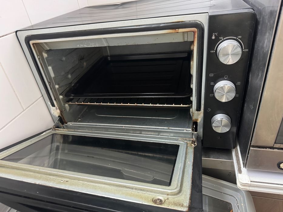 Forno com tabuleiro