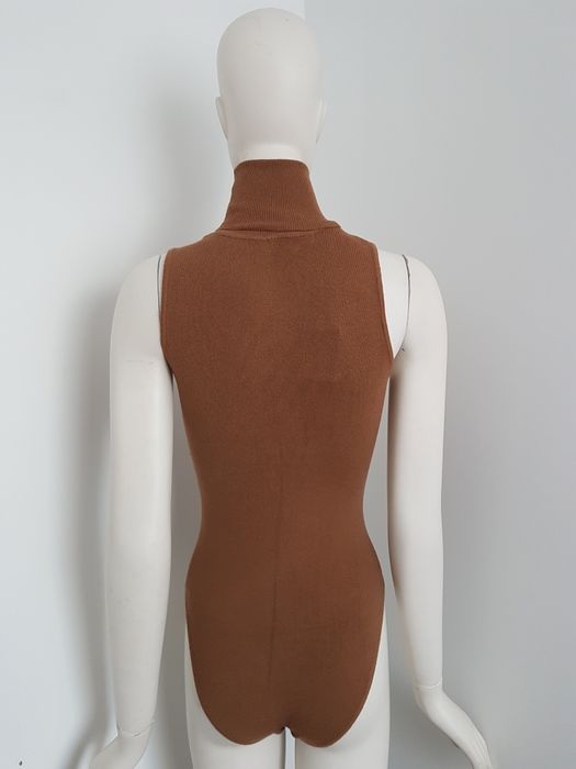 Camelowa body sweterkowe