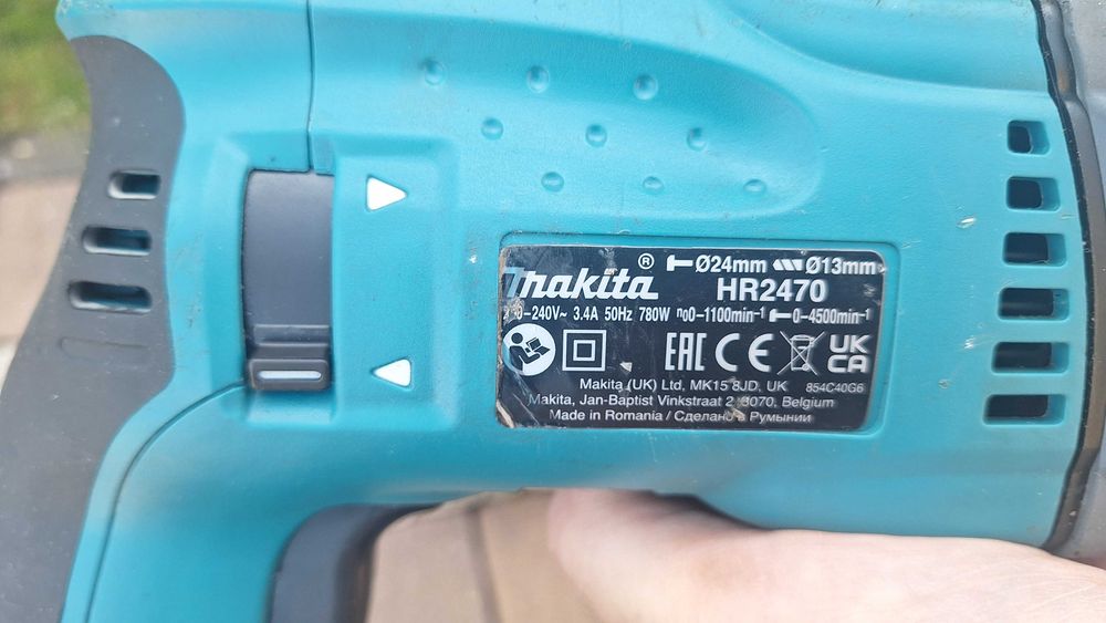 Młotowiertarka Makita HR2470, 780W 2,7J + wiertła 2024r