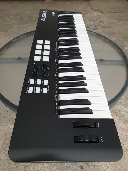 Alesis V49 MKll / M-VAVE TANK-G