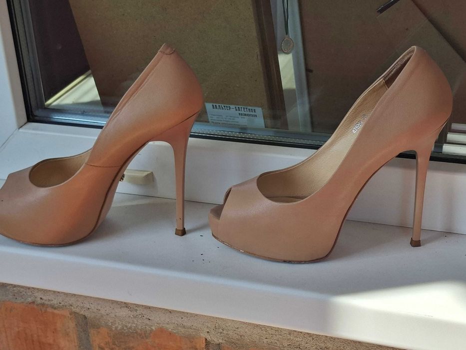 Туфлі модельні шкіряні в хорошому стані