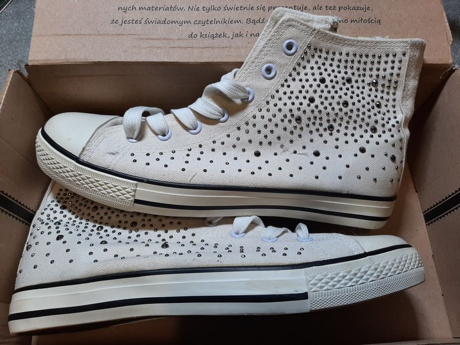 Buty,trampki,białe, rozmiar 40,nowe,ozdobione ćwiekami, expres z boku.