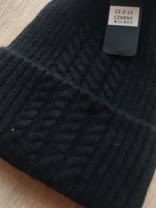 Czapka damska czarna ciepła z pomponem NOWA wiskoza angora