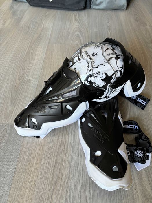 Joelheiras e caneleiras Scoyco K12 para motocross/enduro