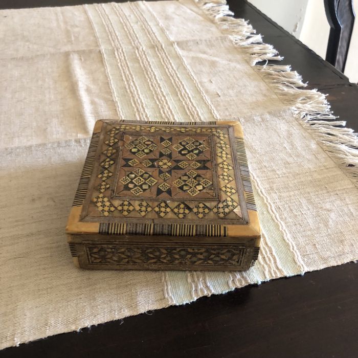 Guarda joias antigo em madeira