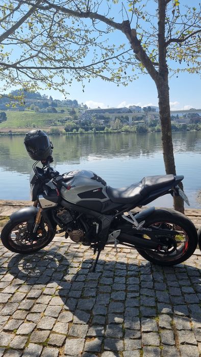 Honda CB650R 2025 E-clutch