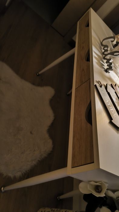 Cómoda branco e madeira