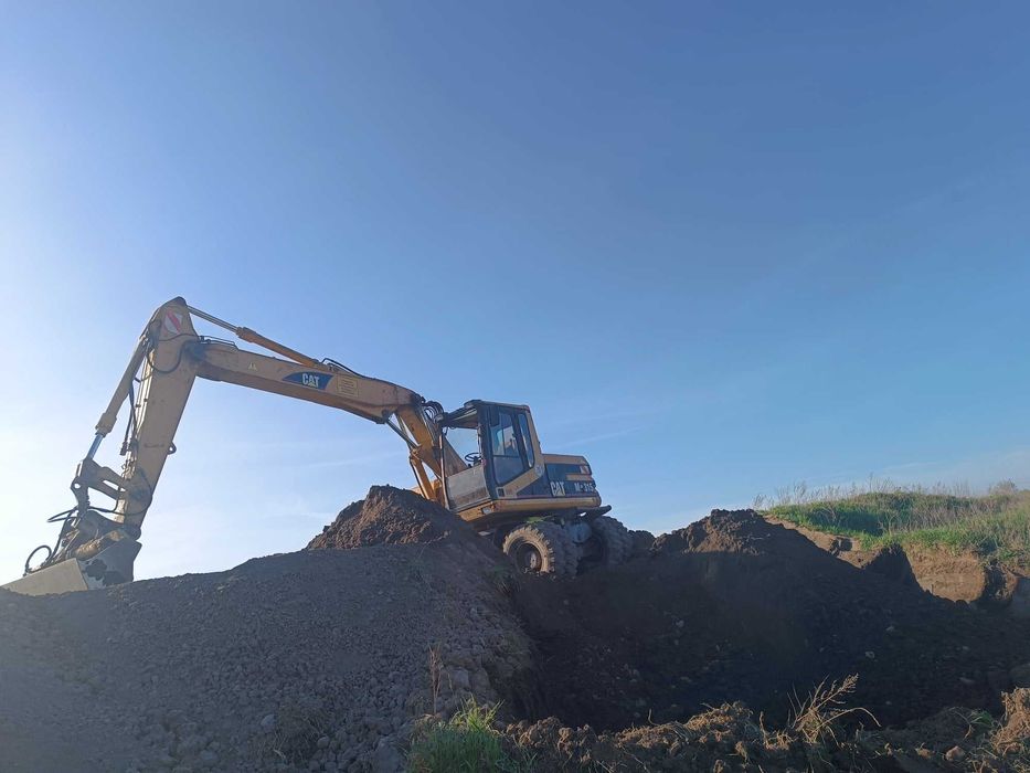 Koparka. Minikoparka. Usługi. Ziemia ogrodowa. Piasek. Wiertnica. Młot