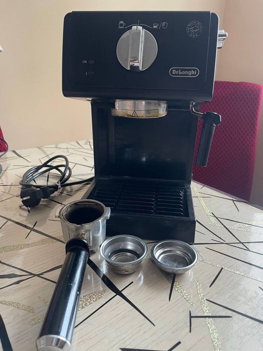 Кавоварка Delonghi на ремонт або на запчастини. Ріжок з фільтром