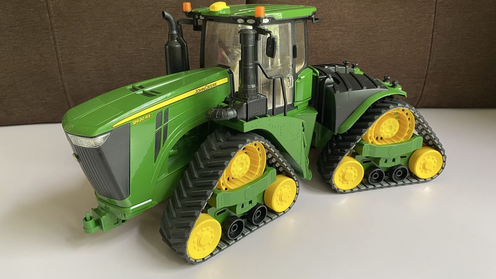 Іграшка Bruder Трактор John Deere 9620RX на гусеницях