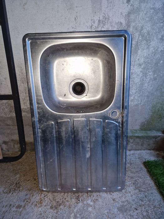 Pia em inox com tubagem incluída