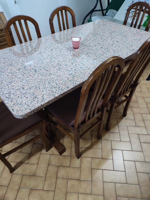 Conjunto mesa e 6 cadeiras