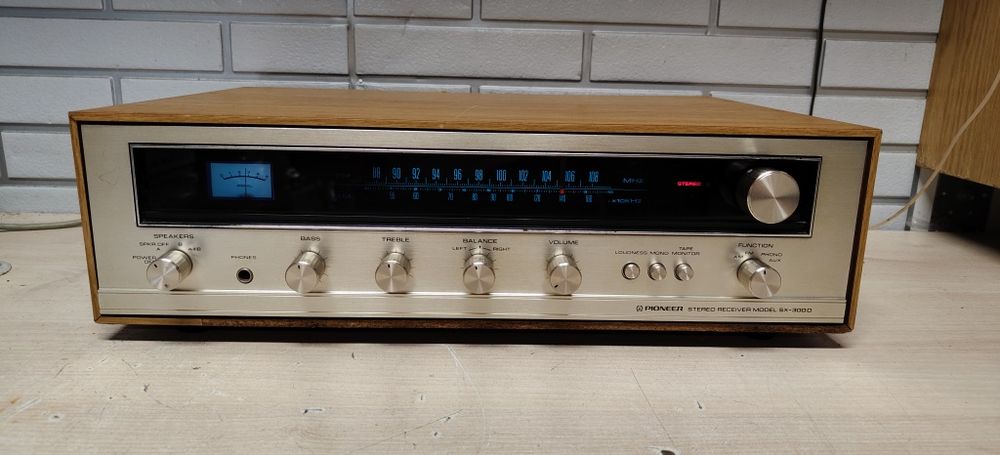 Amplituner PIONEER SX-300D. Vintage