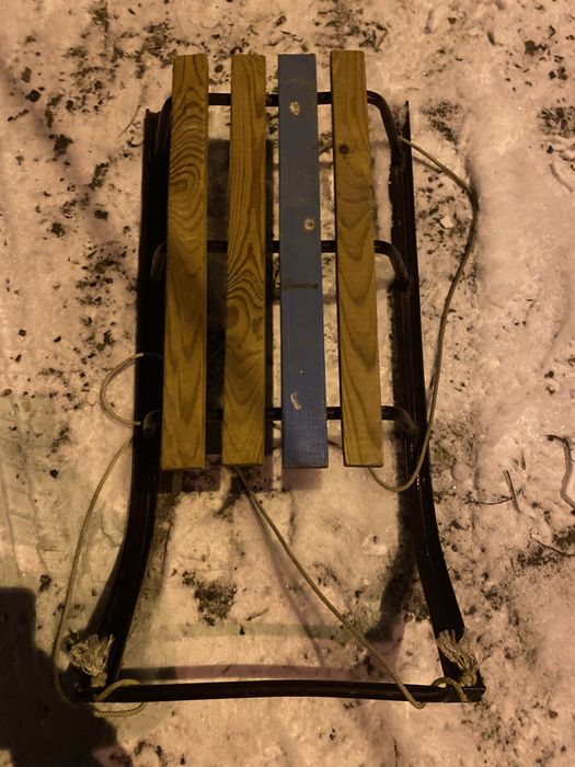 Продам міцні санкі !