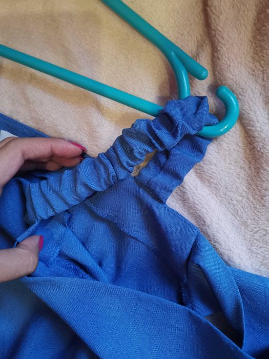 Śliczna sukienka Lalous