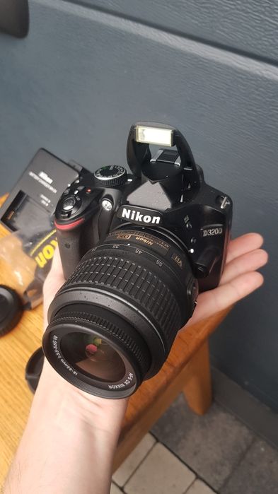 Продам Nikon D3200+ 18-55VR.