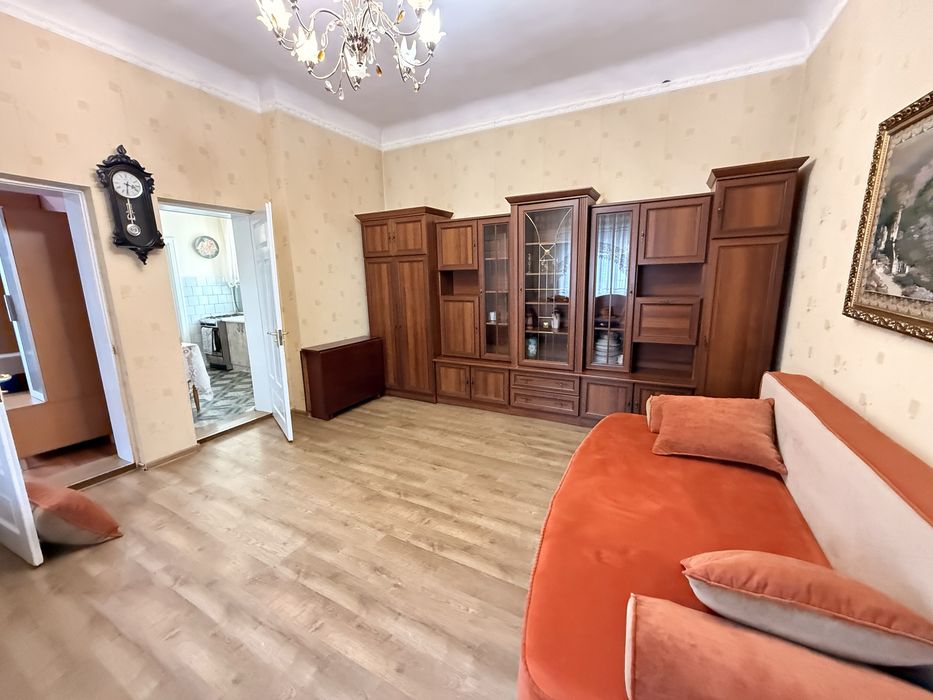 Оренда 2к квартири в центрі. Центральна площа