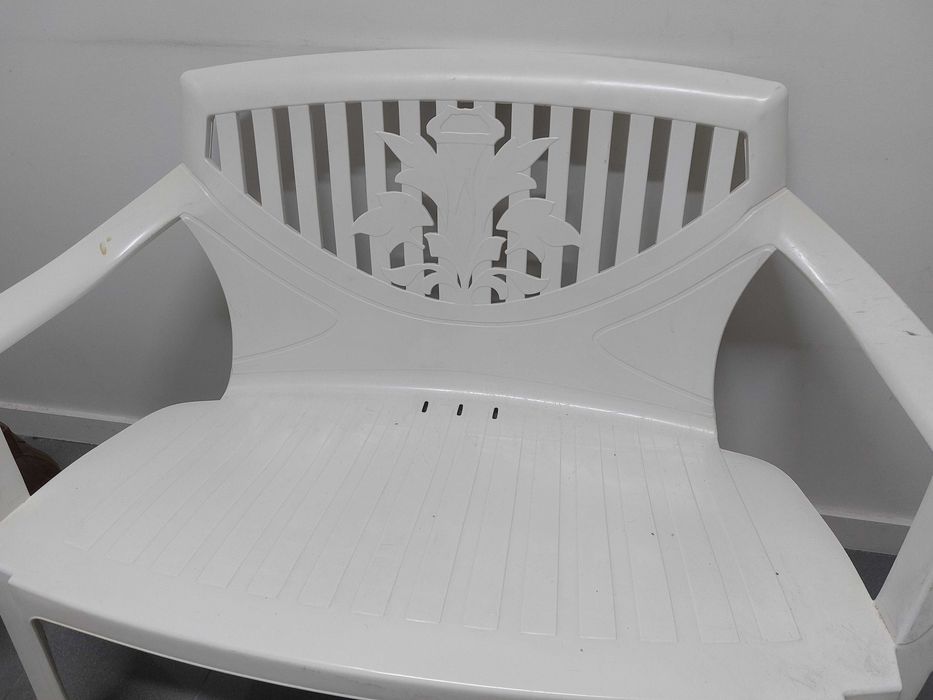 Banco de jardim em estado novo