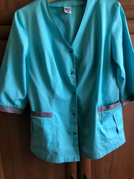 Костюм медицинский женский с тремя рубашками