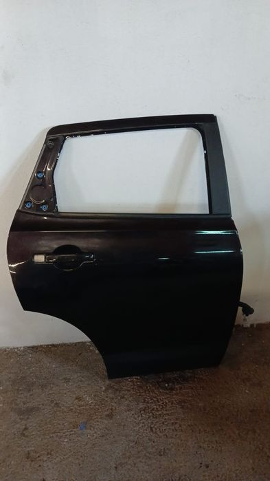 Porta traseira direita Nissan Qashqai ano 2009 preta