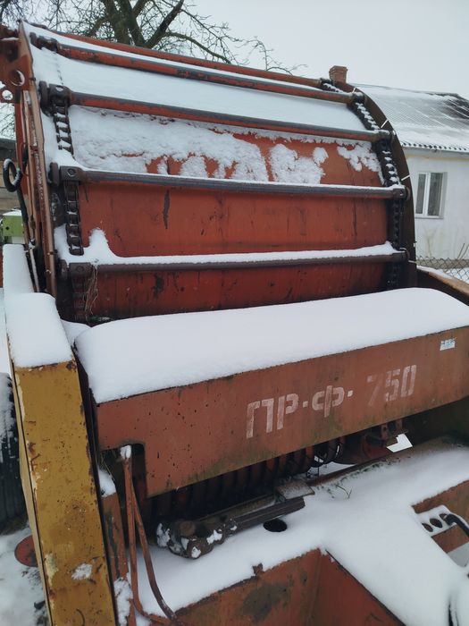 Прес підбирач круглий