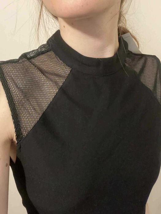 Piękna sukienka mała czarna z siateczką