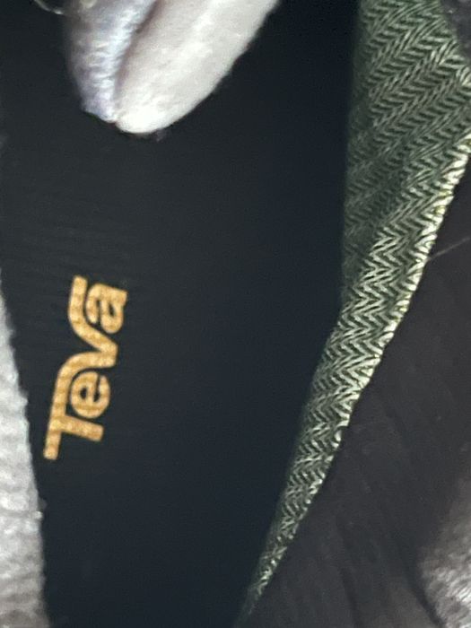 Практично  нові 45 розмір кросівки TEVA Gor-tex оригінал