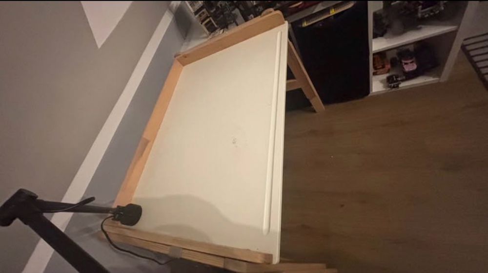 Biurko ikea flisat z lampka