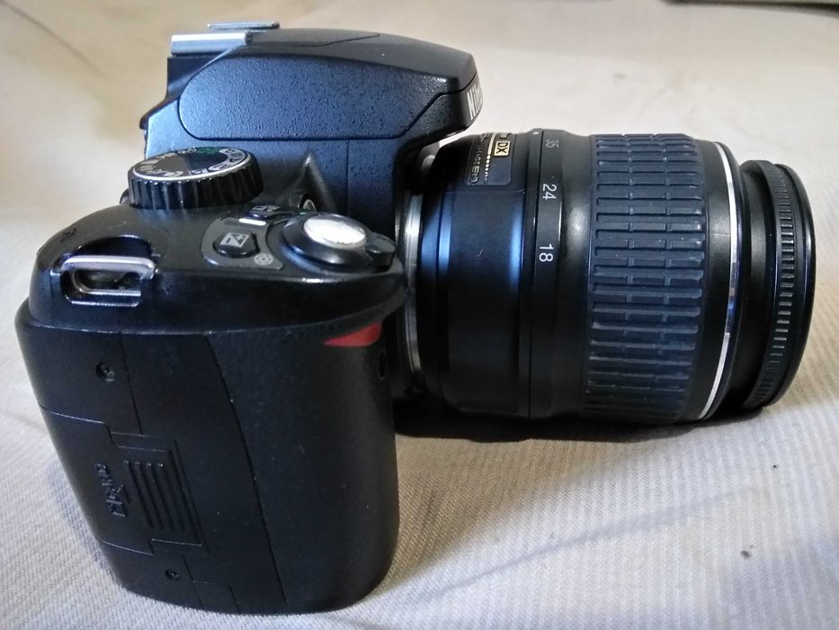 Продам фотоапарат Nikon D60