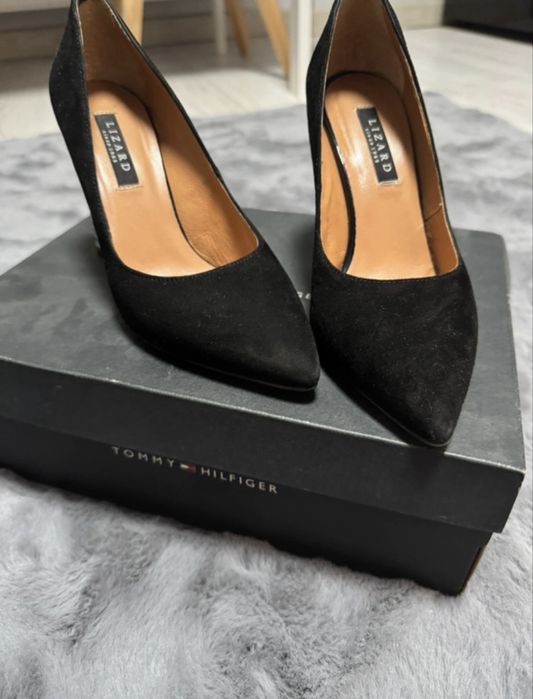 Buty na obcasie rozmiar 35 zamszowe LIZARD