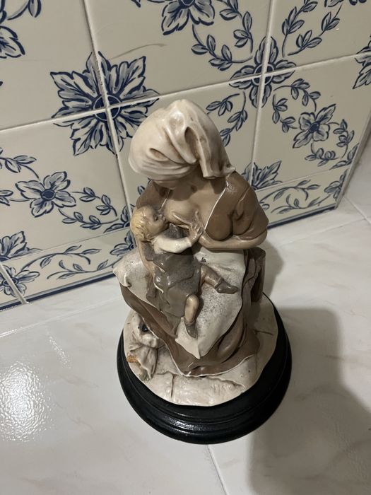 Estátua mãe e filho