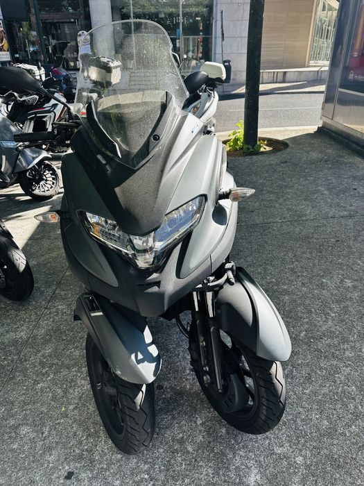 Yamaha Tricity 300Cc • So com carta de conduçao de carro •impecavel.