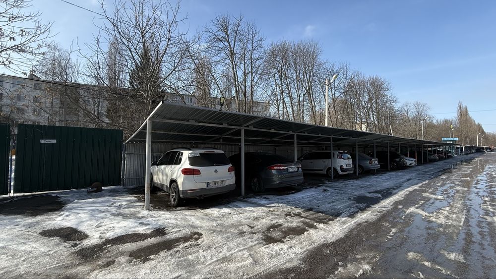 Місце під навісом /гараж/стоянка на молодіжному по Володимира Великого